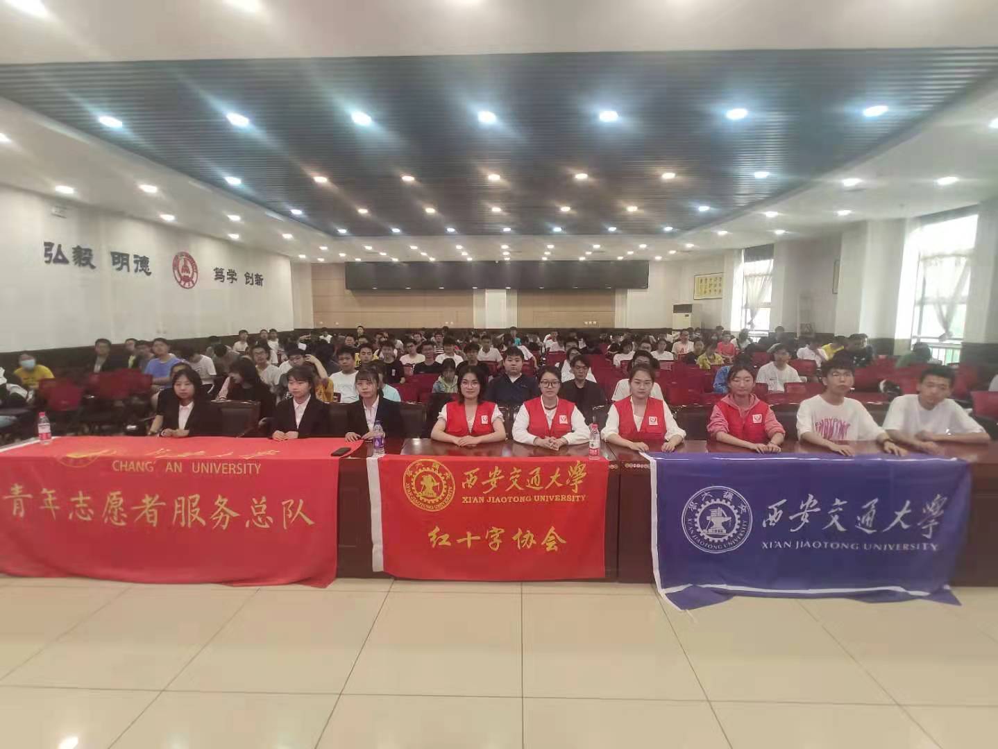 fe9e5d893ad690f64961a2d8fc913334.jpg 2012年5月24日,长安大学红十字会急救培训1.jpg